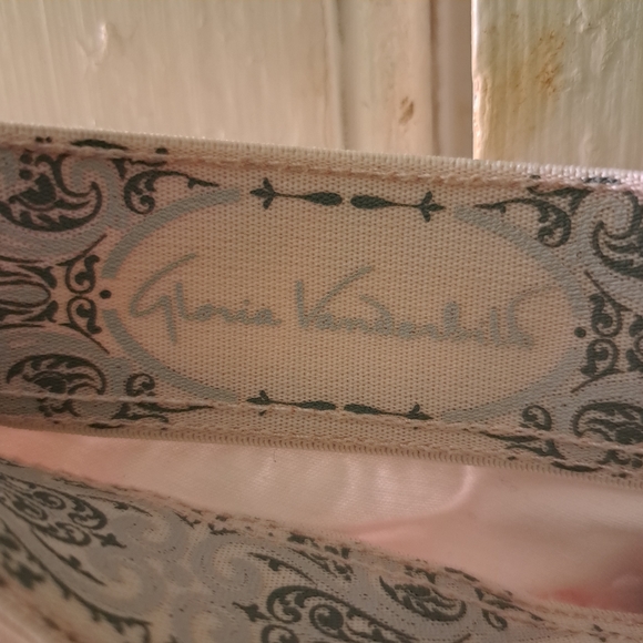 Gloria Vanderbilt Women's Capris - Picture 8 of 16